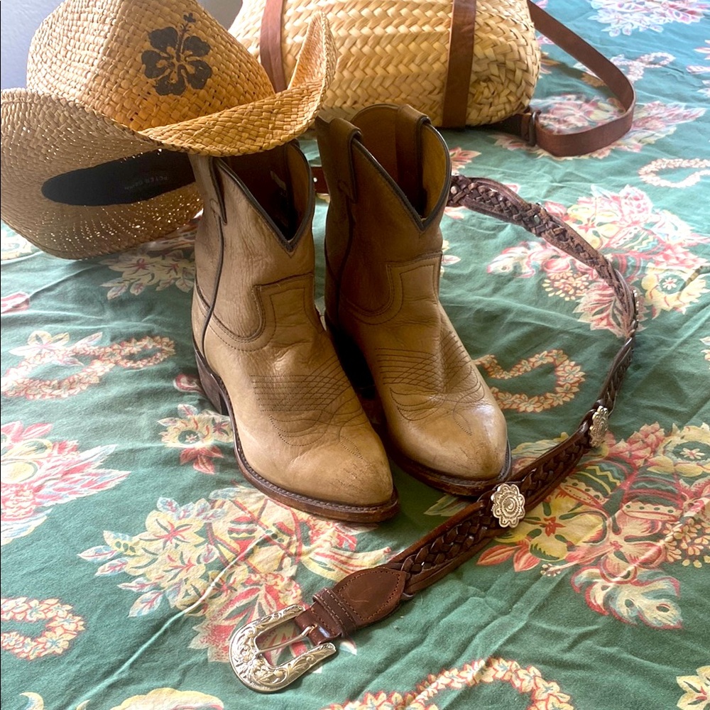 Frye Billy short leather boots! Beautiful soft leather!🌵